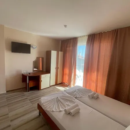 Хотел ,,дироси