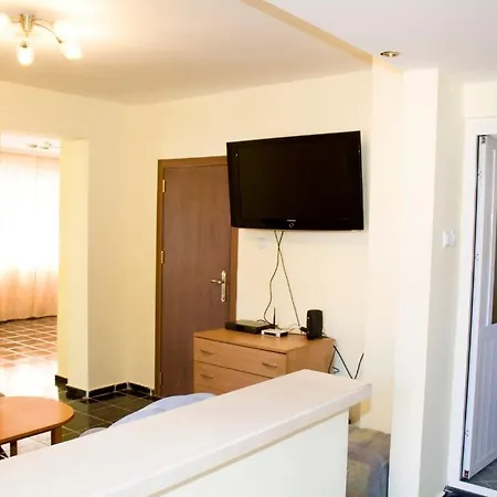 Хотел ,,дироси