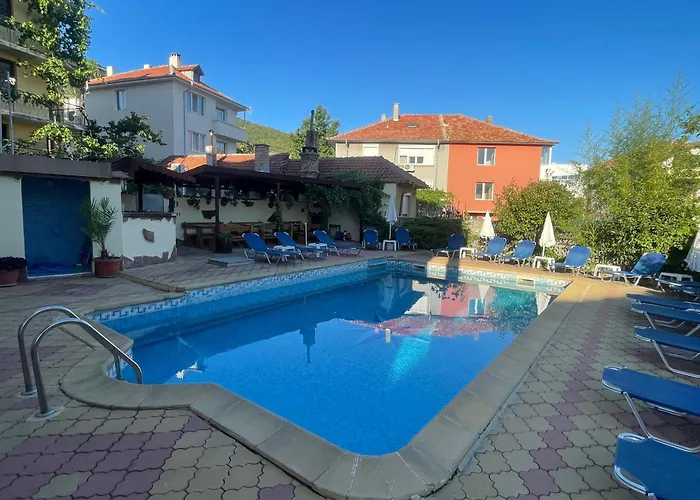 Хотел ,,дироси